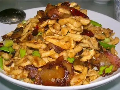 stir-fried bacon with dried radish
