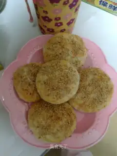 Homemade crispy sesame cakes