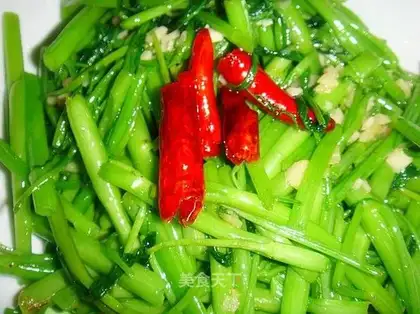 Chinese cabbage mashed with garlic
