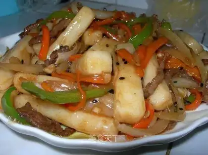 stir-fried rice cake with beef shoulder pork