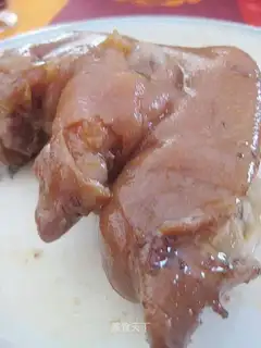 braised pig's trotters in soy sauce