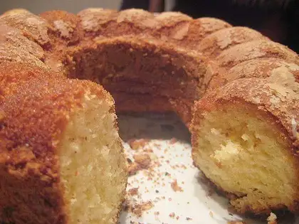 Yogurt lemon crushed cake