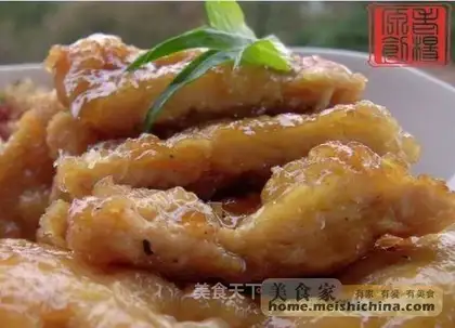 Pan-fried soft chicken with lemon
