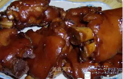 Sauce pig's trotters