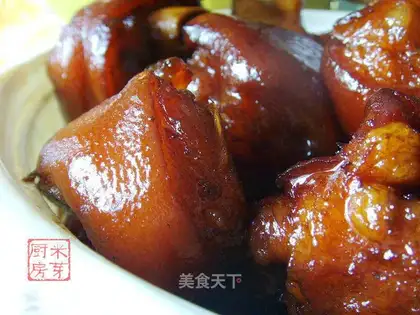 Rock sugar pork knuckle