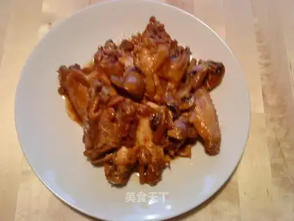 Stewed chicken wings with ground cakes