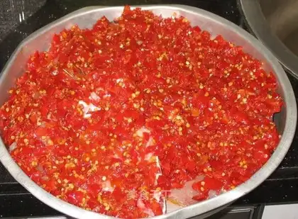 chopped pepper fish head
