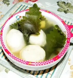 Kelp stalk fish ball soup