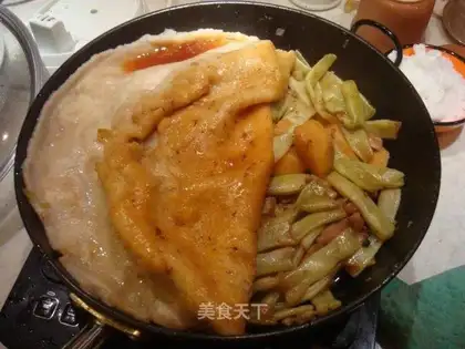 Bean, potato, chicken, and hu cake