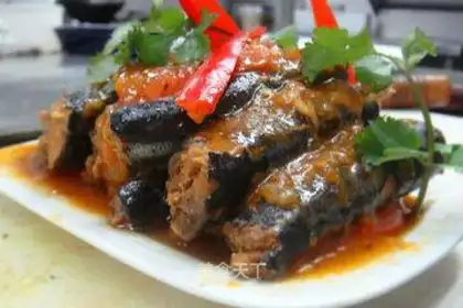 Saury in tomato sauce