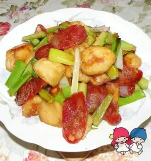stir-fried dough sticks with green onion and sausage
