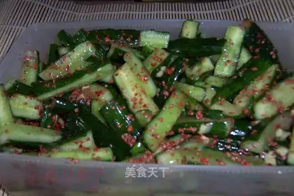 Hot and sour cucumber strips