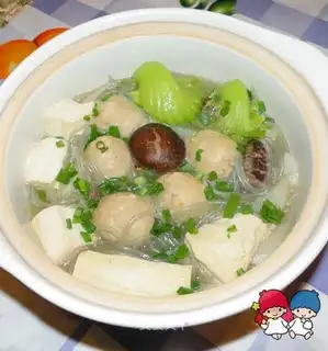 Meatballs, frozen tofu and vermicelli pot