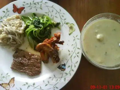 Minced chicken and mushroom soup