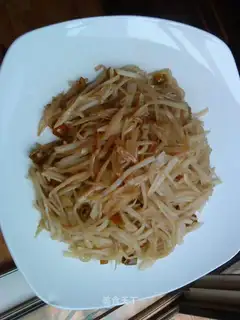 Sour and spicy shredded potatoes for lazy people
