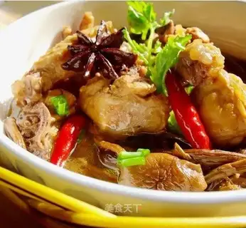 Stewed chicken with tea tree mushroom
