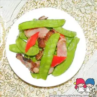 stir-fried cured bacon with lotus beans