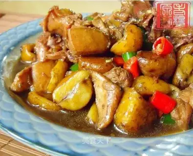 Home-cooked chicken legs with chestnut