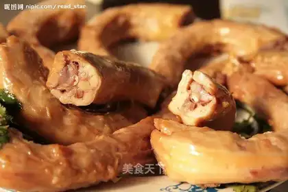 Spicy and delicious chicken neck