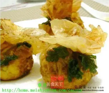 Crab meat, rotten skin, pomegranate bun