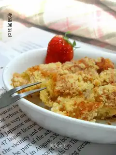 Crispy strawberry cake