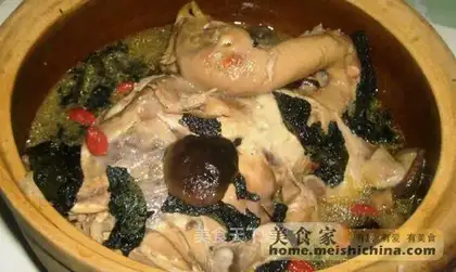 Stewed chicken with stone ears