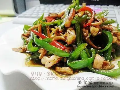 stir-fried squid with green and red pepper