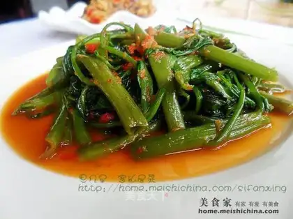 Water spinach mashed with garlic and pepper
