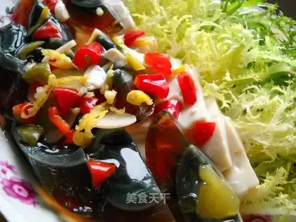 Sauce preserved egg mixed with tofu
