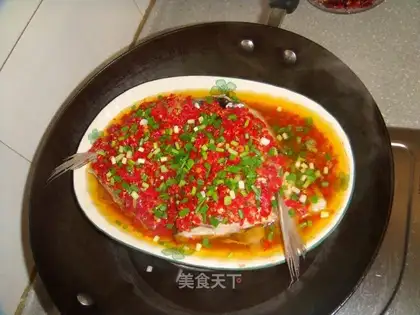chopped pepper fish head