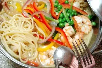 Assorted pot noodles