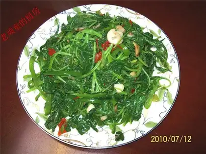 stir-fried cat ear vegetable