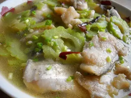 Five-flavor bitter gourd fish slices soup
