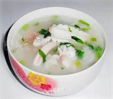 Raw and fresh squid porridge