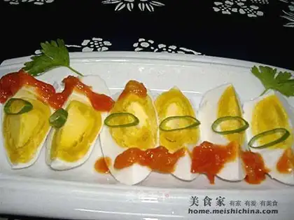 Goose egg with onion flavor