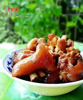 braised pork trotters