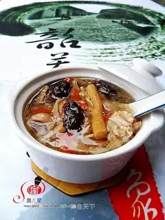 Medicinal pork tripe soup