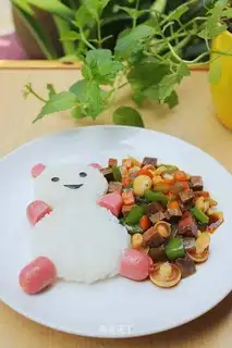 Stewed rice with beef and fresh vegetables