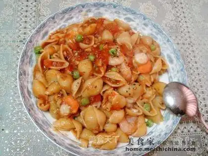 Seafood with shell noodles and tomato sauce
