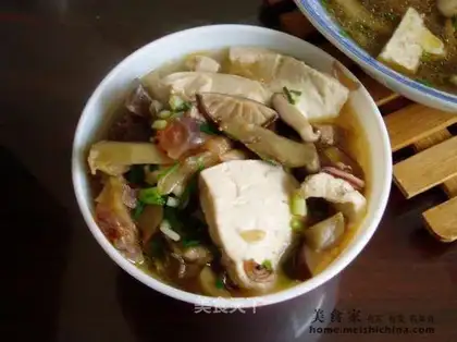 Squid and preserved egg chowder