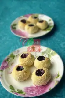 Blueberry small ball cake
