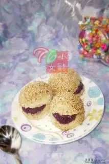 Smiling often, sesame seed cake