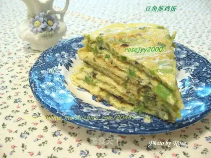 Fried eggs with beans