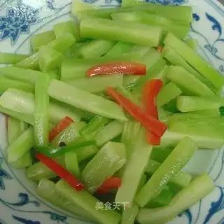 Cooking lettuce strips in oil