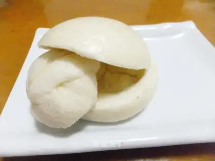 hollow steamed bun