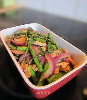 Fried chicken and asparagus in nine-storey tower
