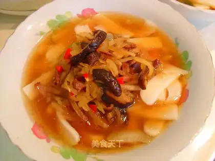 Mushroom and shredded pork soup rice cake