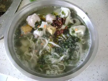 Seafood wonton noodles