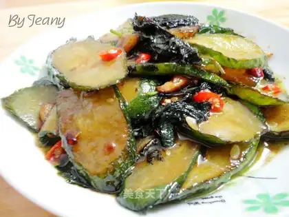 Pan-fried cucumber with perilla