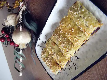 Golden jujube paste cake